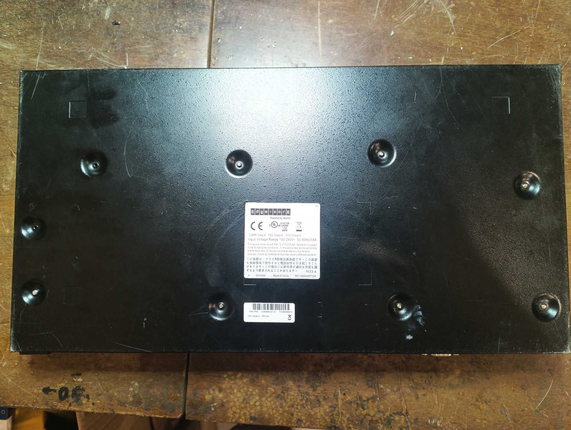 Edge-Core ES3526XA — 24×10/100 + 2×Gigabit combo, керований L2/4