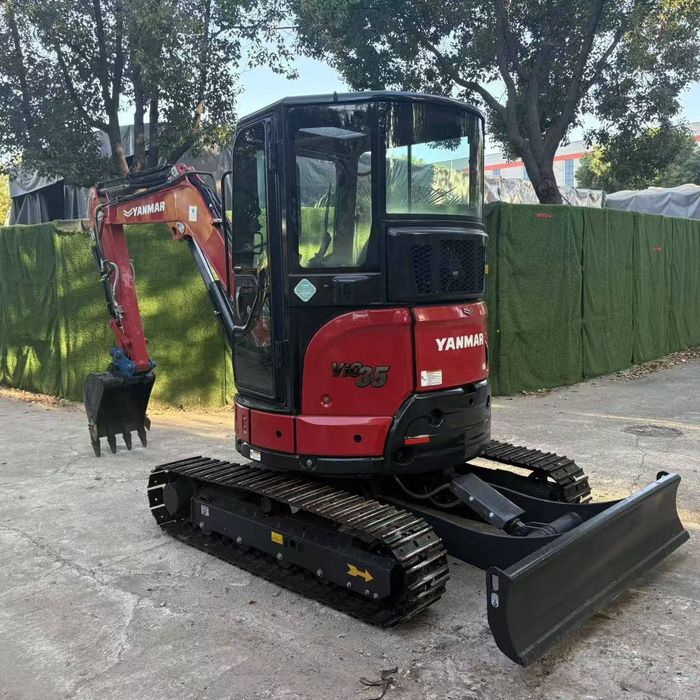 Retroescavadora Yanmar vio35
