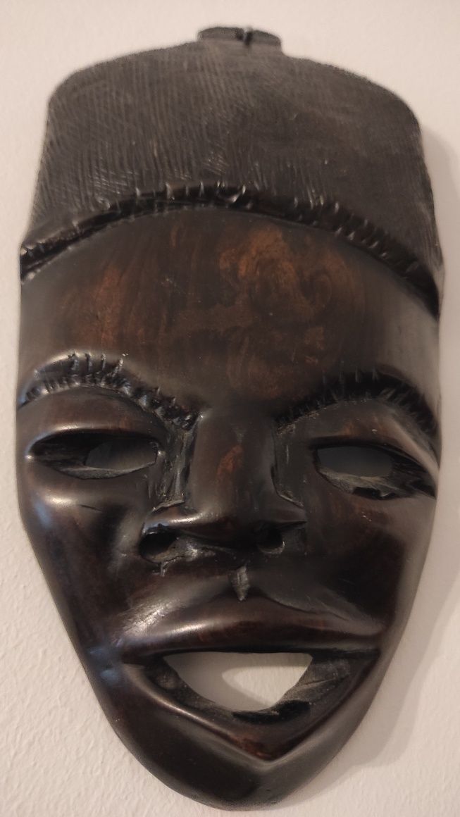Egzotyczna drewniana maska