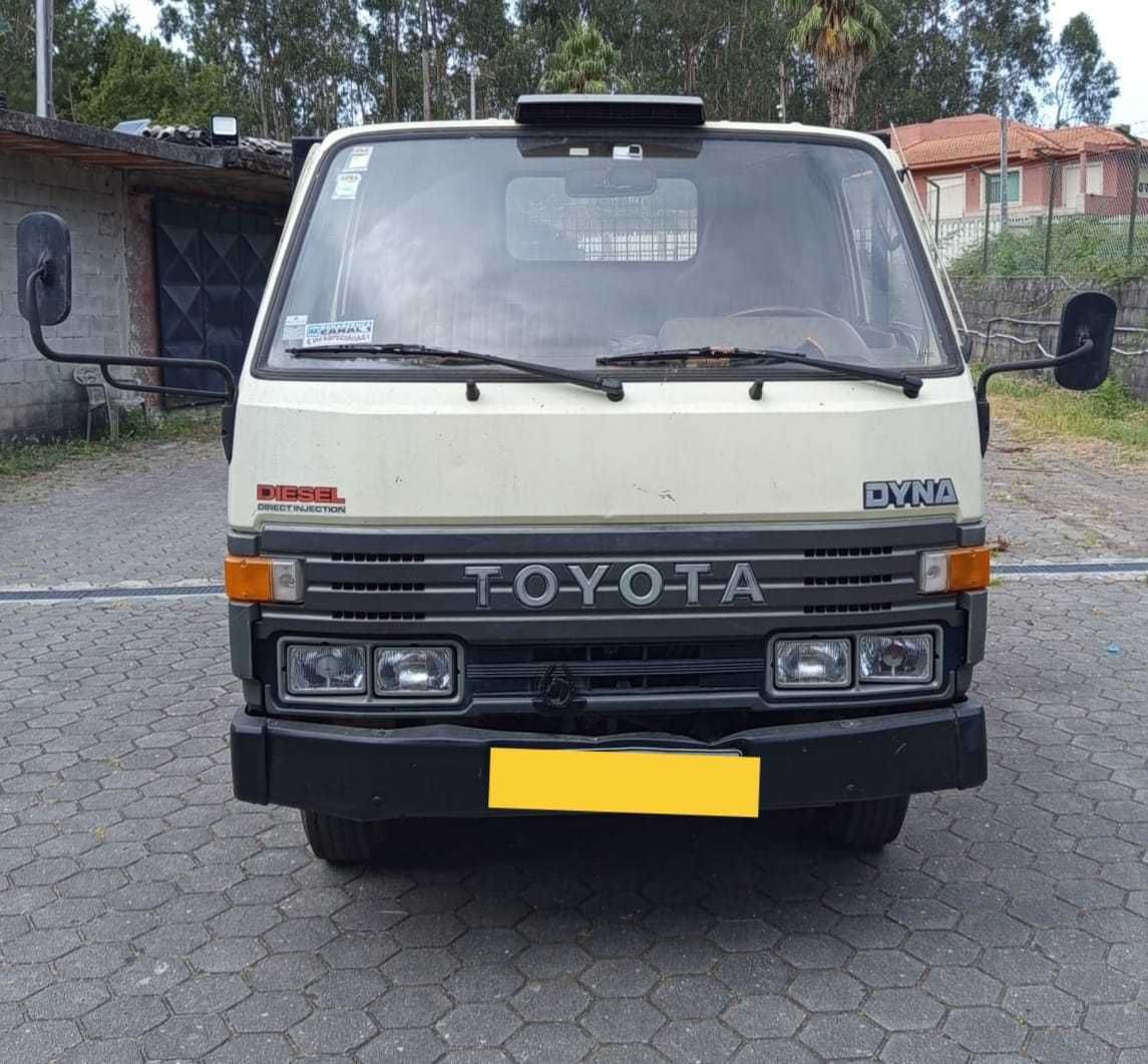 Toyota Dyna 250 - único dono