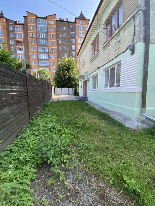 Власник! 2к з двором, паркомісцем, Pet-friendly, світло обговорюється!