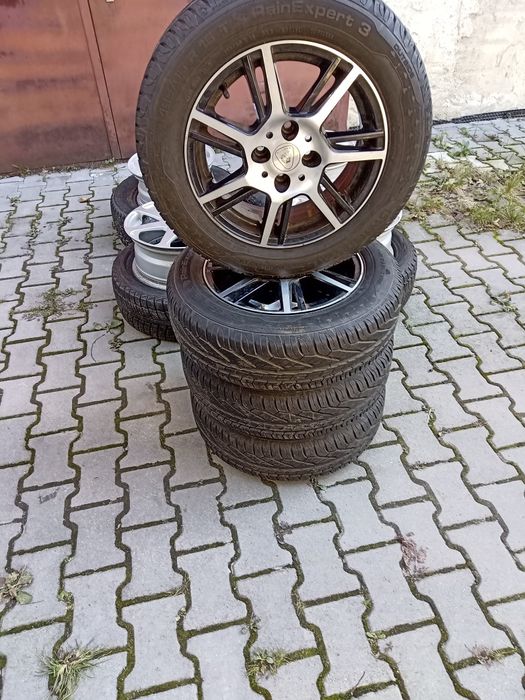 Діске шини різних розмірів.