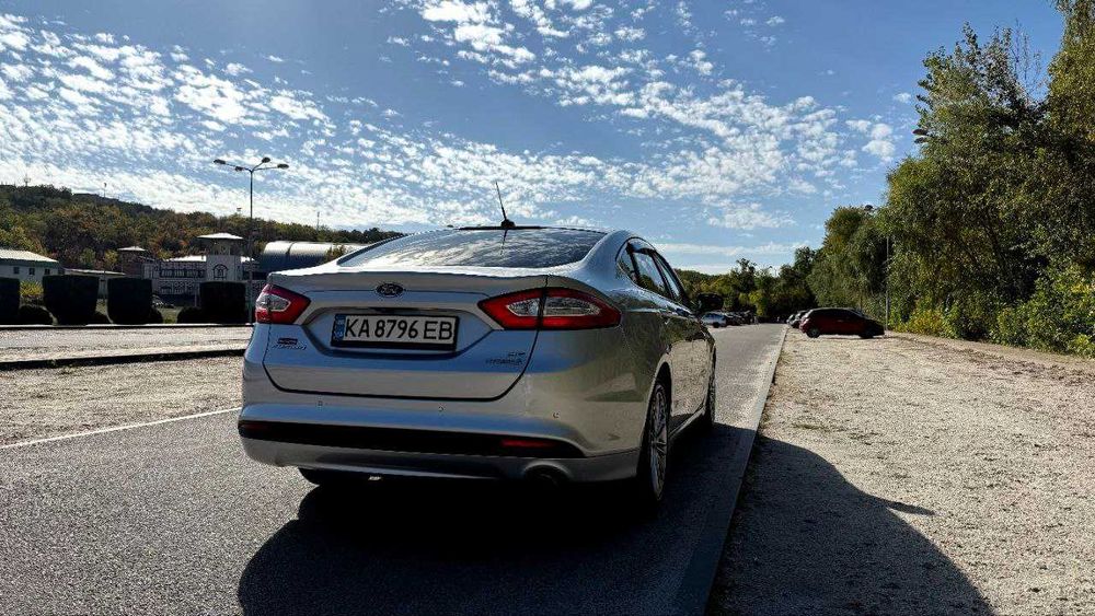 Ford Fusion Hybrid SE 2014 — економний і комфортний гібрид