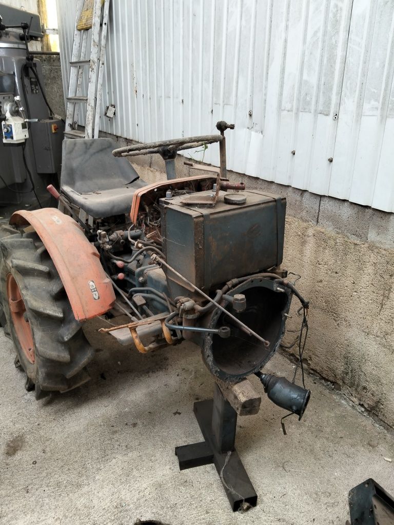 Vendo Kubota b6000 4x4