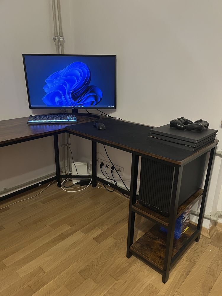 Full PC setup (PC, Keyboard, Mouse, Monitor)