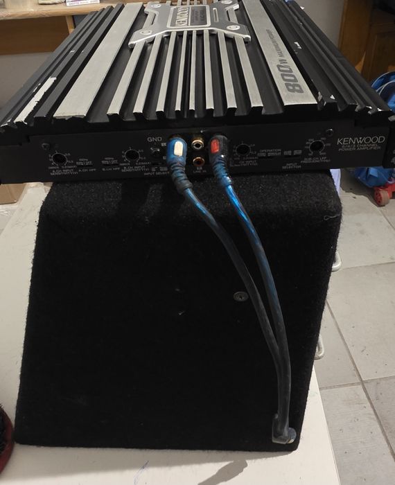Subwoofer JBL cs1204b e amplificador 

25
