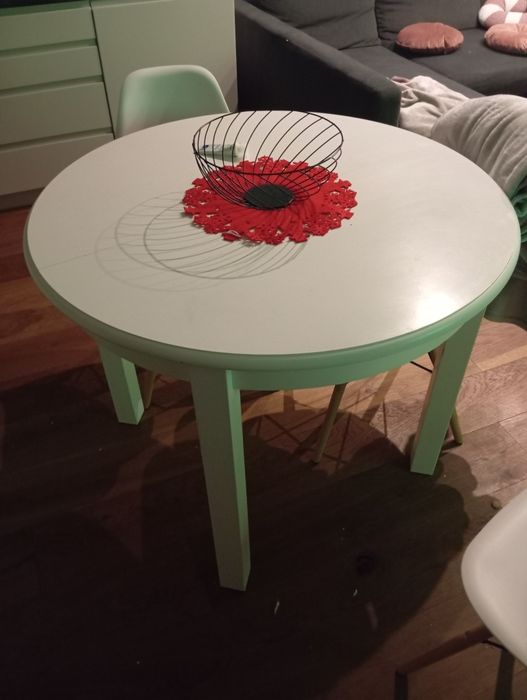 Drewniany biały stół okrągły rozkładany