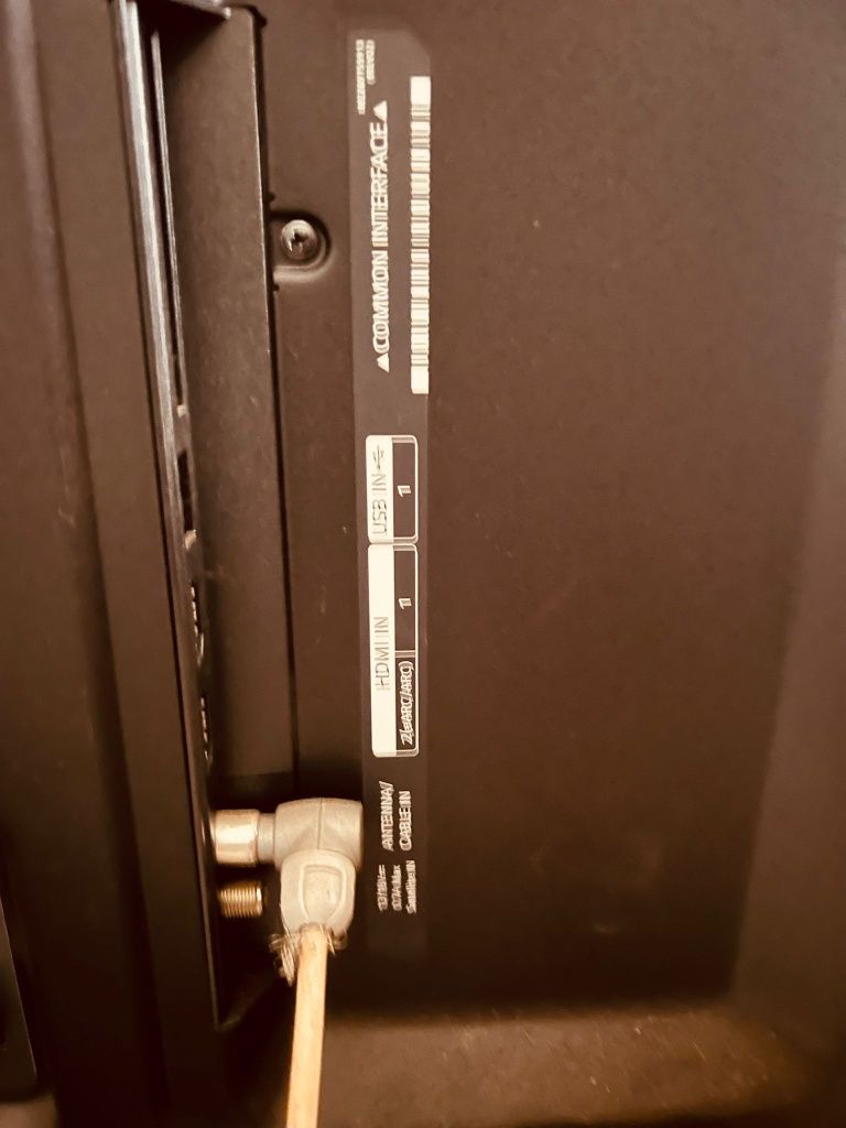 TV LCD LG 75" semi-nova 1 ano uso