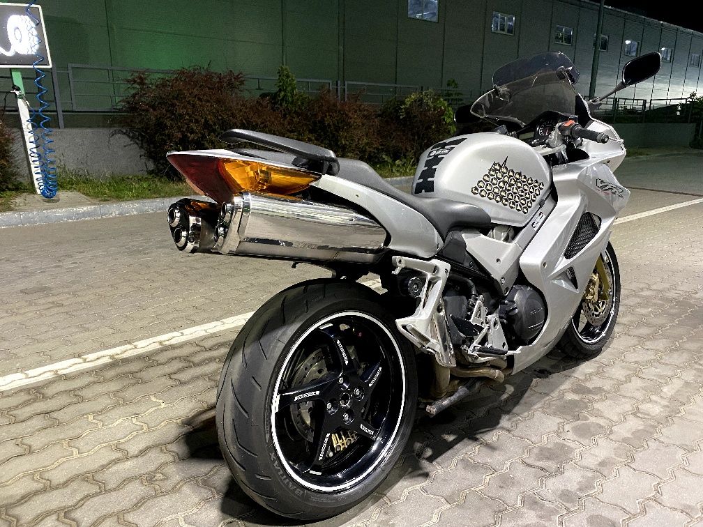 Honda VFR800 версия с ABS