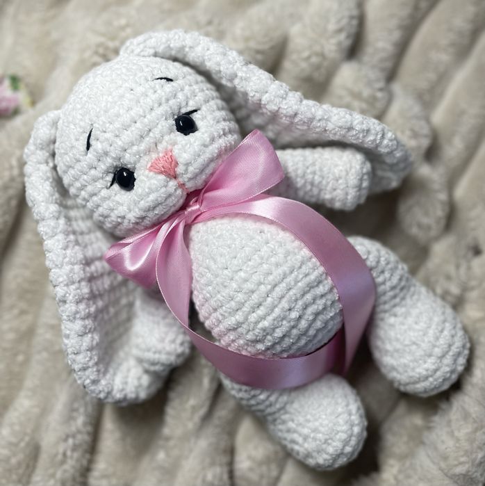 Вʼязаний зайчик