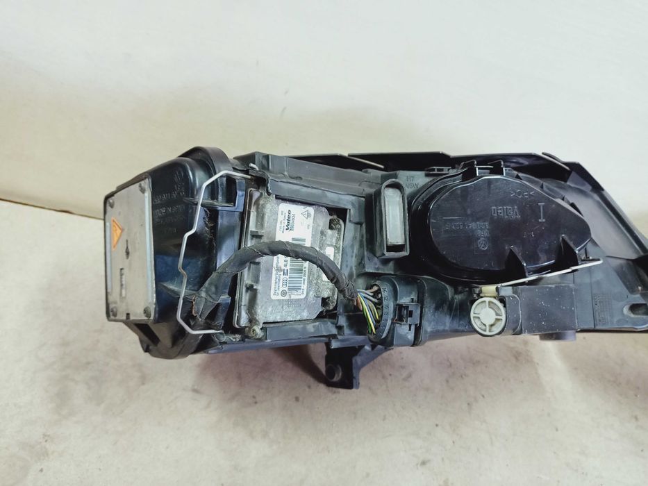 VW Volkswagen Passat B6 lampa prawa lewa xenon przód przednia Angliki