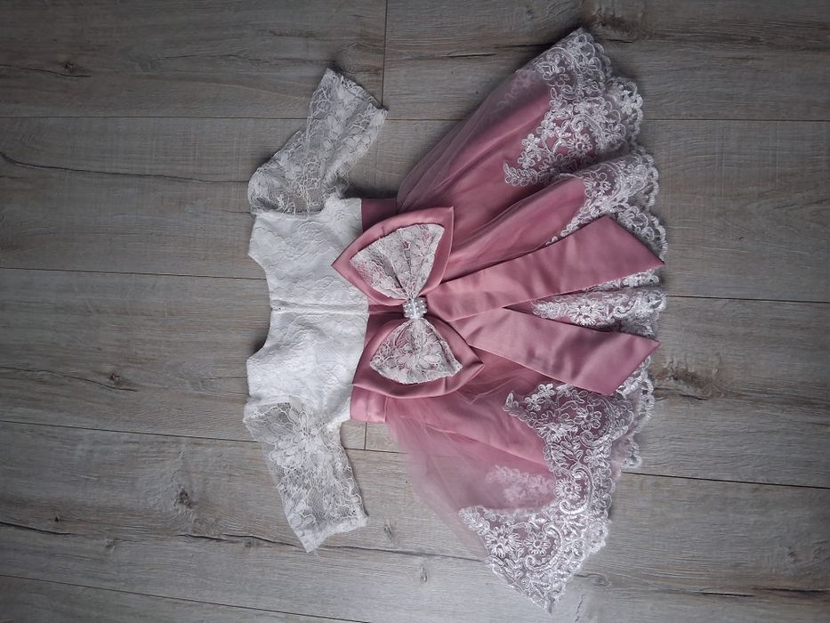 Przepiękna sukienka 74/80