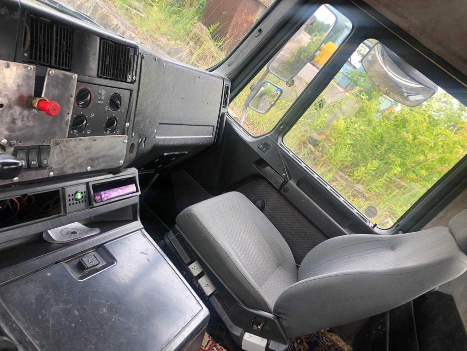 Самоскид MAN 35.364 з місцем за кабіною під грейфер кран маніпулятор