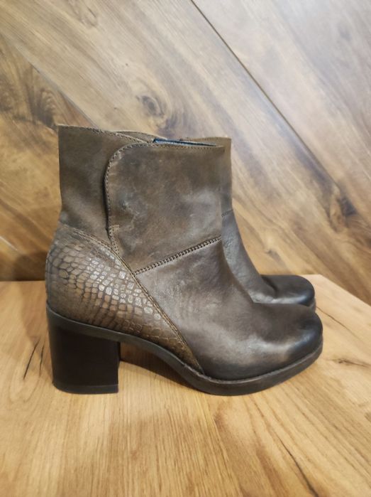 Жіночі ботільони