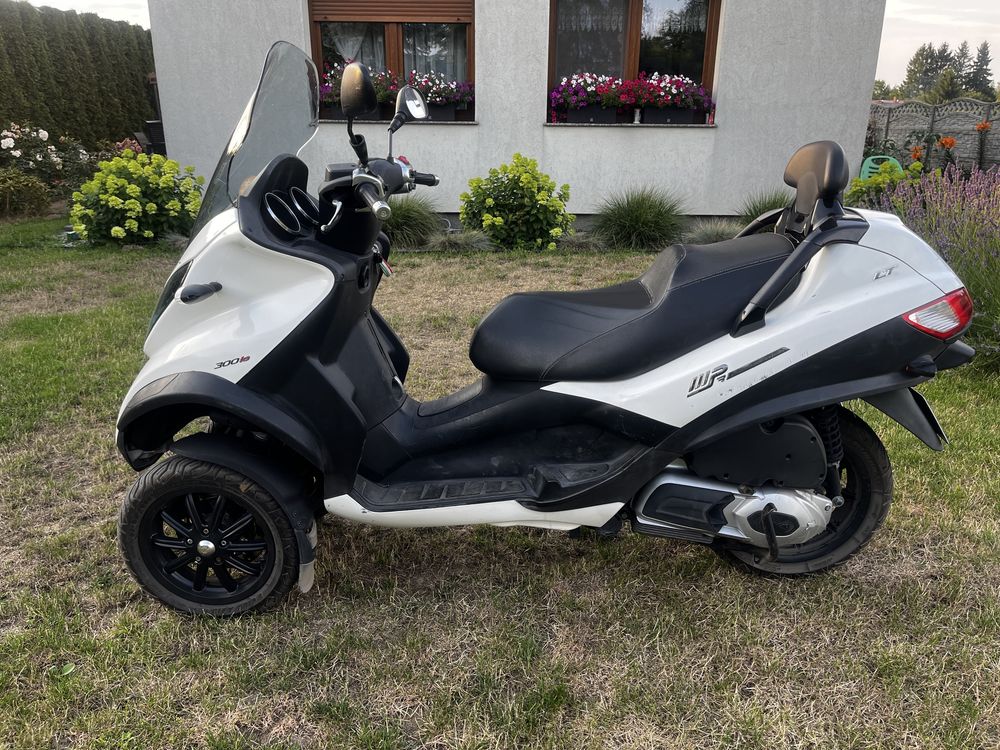 Piaggio MP3 bialy