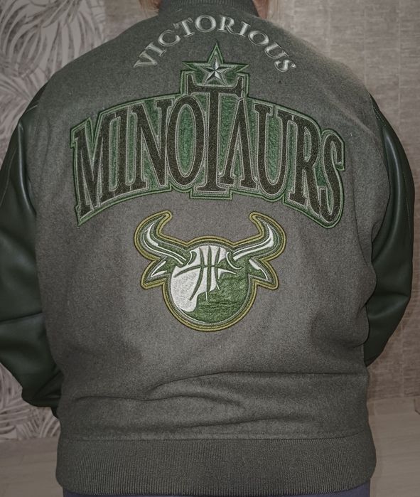 Женский бомбер Nike