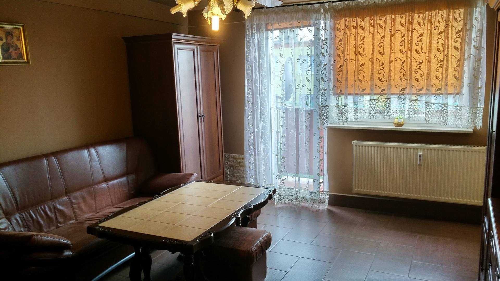 Sprzedam zestaw drewnianych szafek i komód do salonu fimy kent