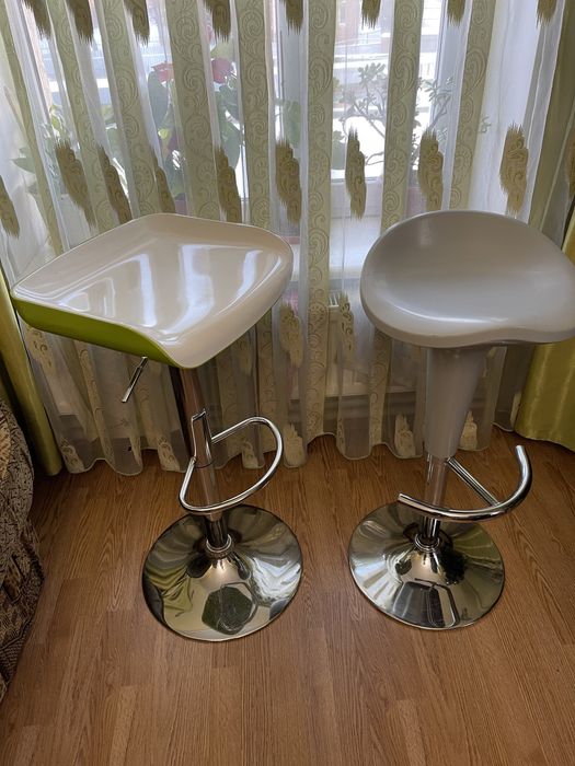 Стілець барний високий