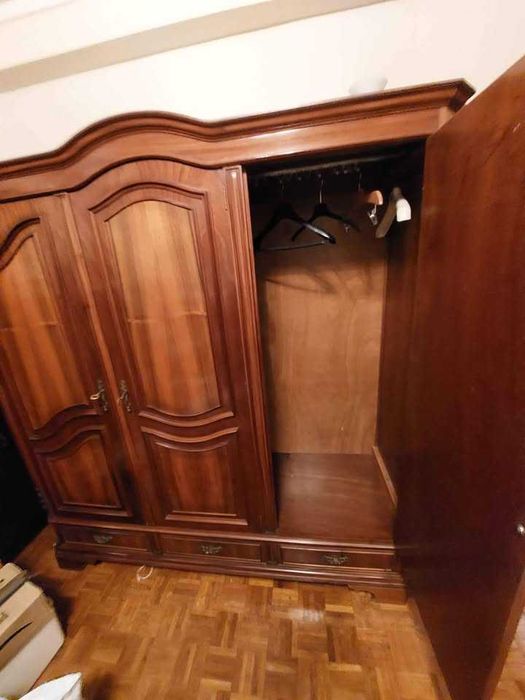 Roupeiro antigo de  MADEIRA