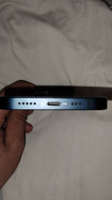 Айфон 14 256 гб завис на проводі