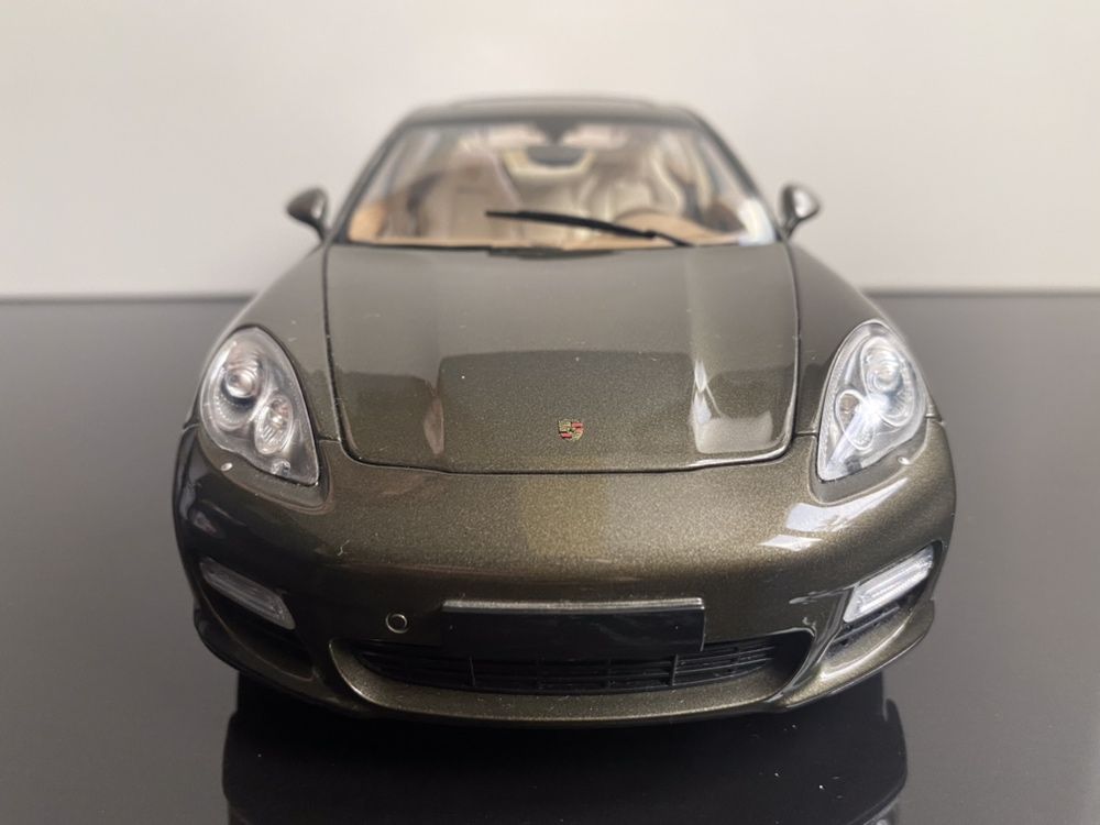 Porsche Panamera Turbo модель 1:18 Norev