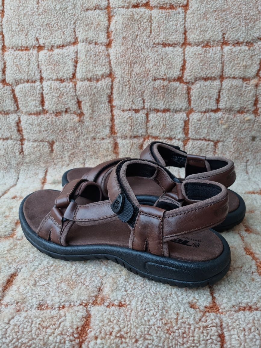 Сандалии кожаные Teva