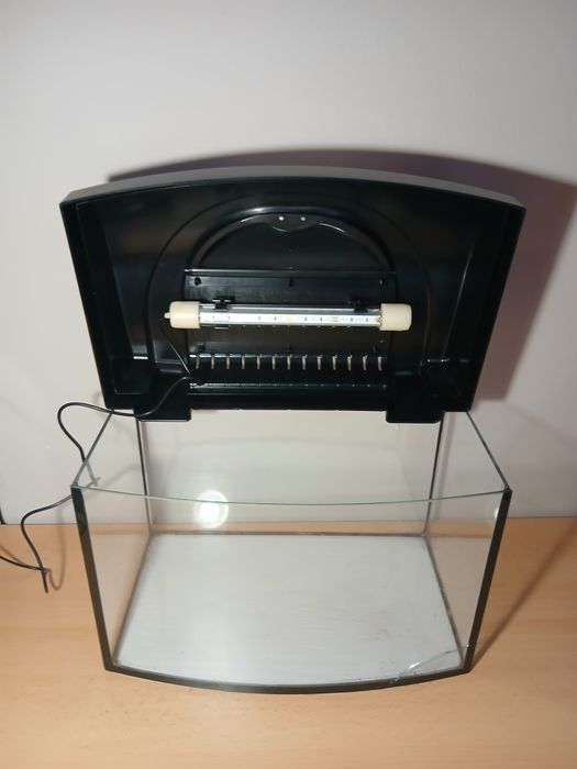 Akwarium 25L – owalne, do naprawy