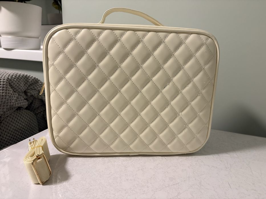 Косметичка з дзеркалом та LED-підсвіткою OBOX