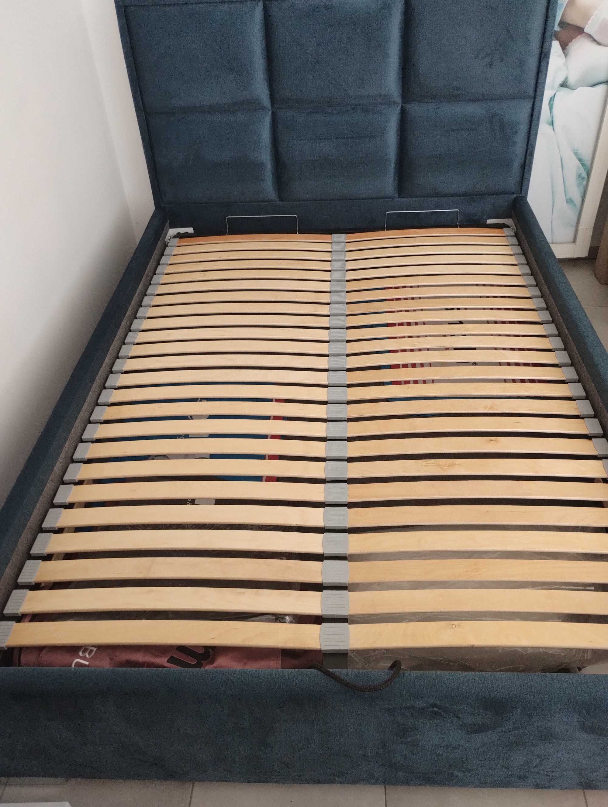 Łózko tapicerowane Bed design 140x200 z pojemnikiem