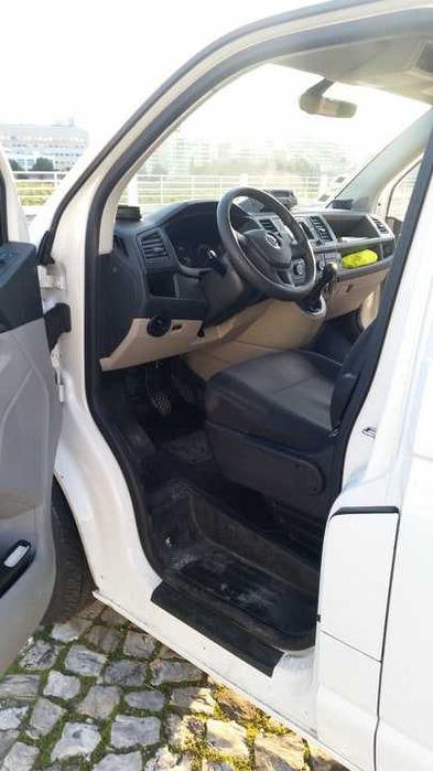Volkswagen Transporter 9 Lugares - Baixa Quilometragem