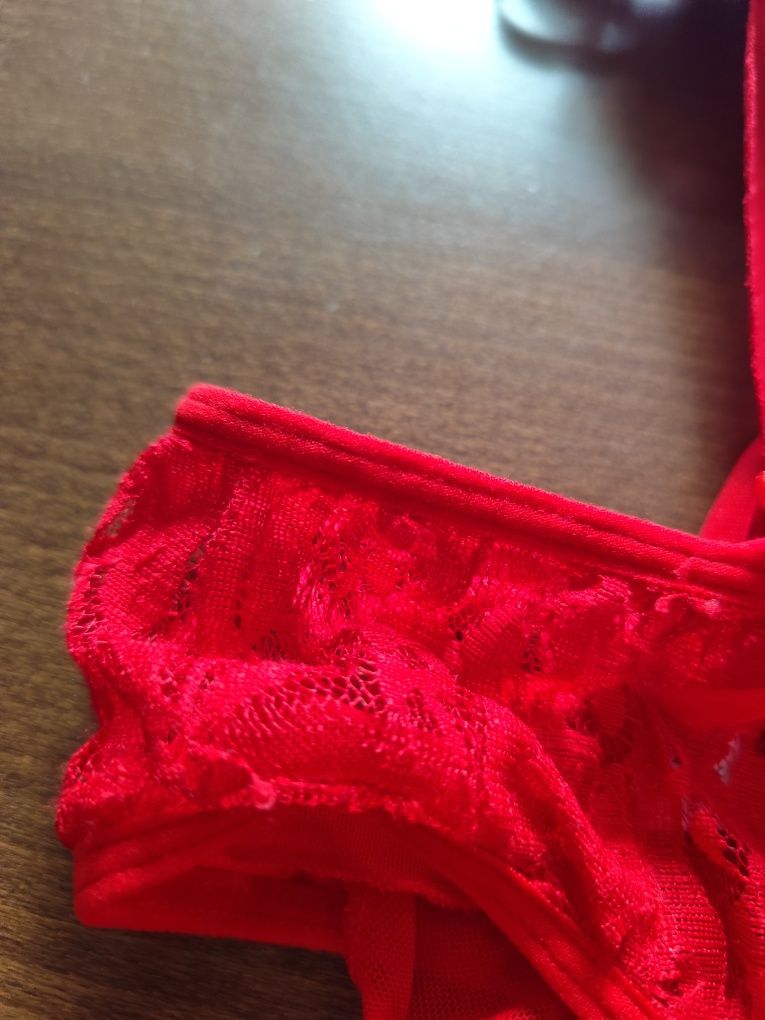 Bawełniane body z odkrytymi plecami całe z koronki na regulowane ramią