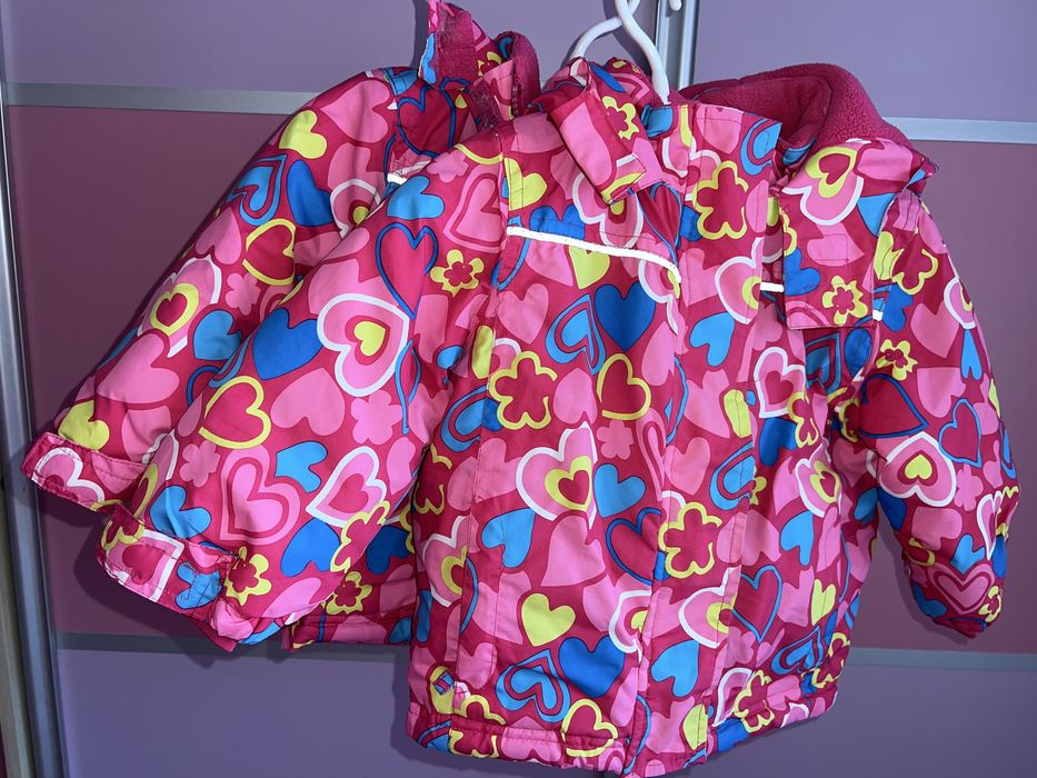 Яскрава тепла куртка для двійні близнюків