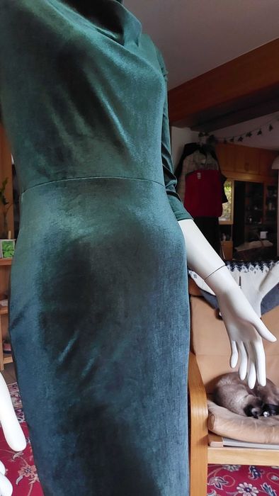 butelkowa szmaragdowa welurowa wieczorowa sukienka H&M ciemnozielona