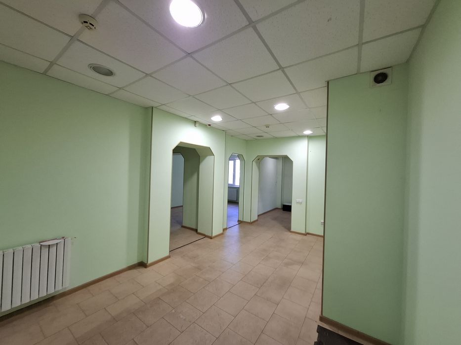 Продам приміщення на 5 Зарічному, Бродвей