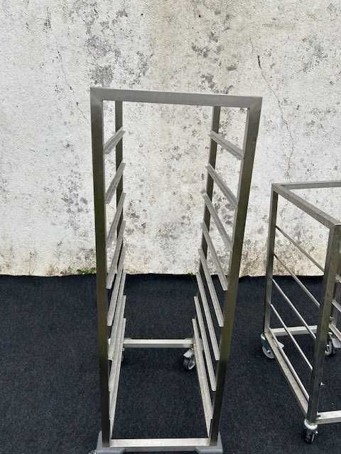 Carro em inox porta tabuleiros