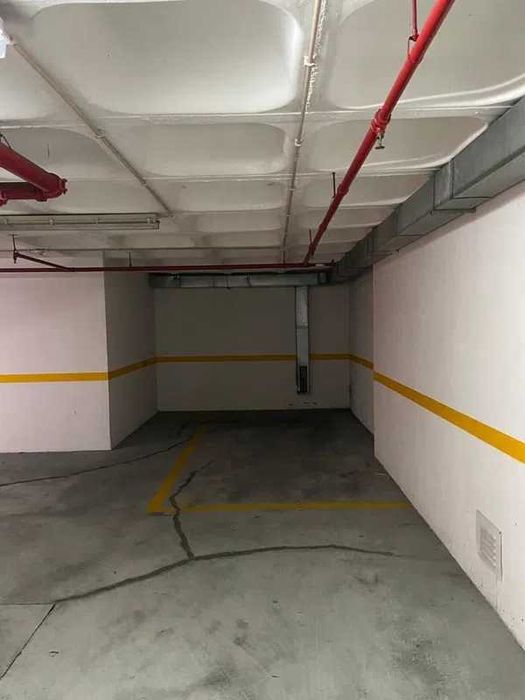 Lugar de garagem rua Sousa Martins Lisboa