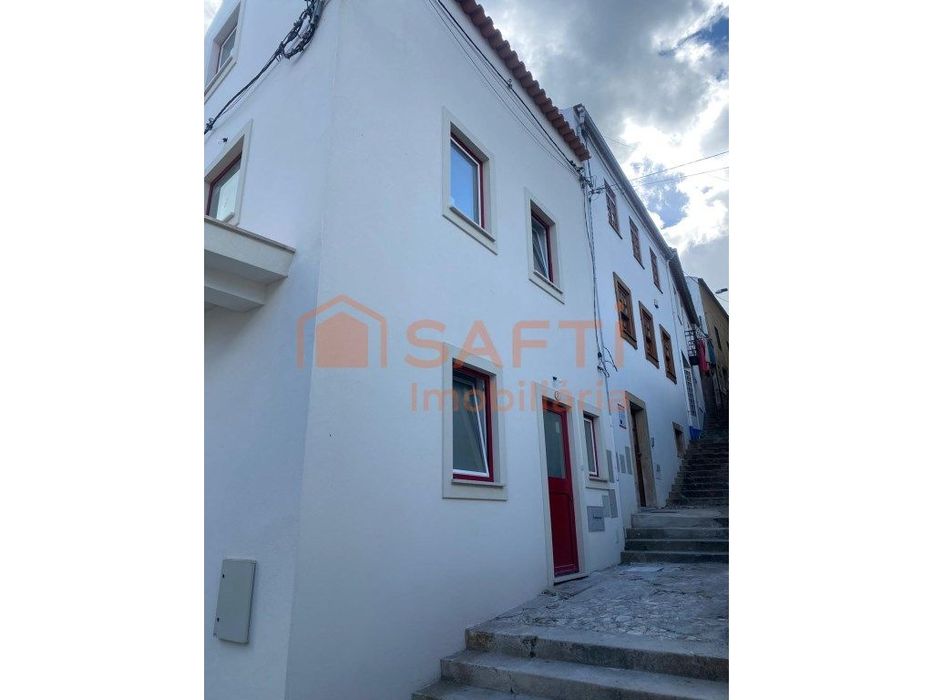 Montemor-o-Velho, a 25 Km de Coimbra, Casa de 3 pisos totalmente re...
