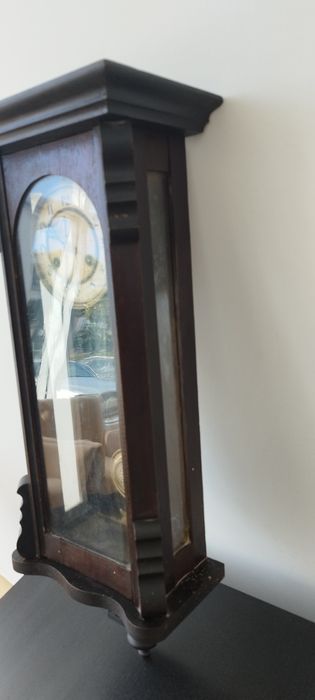 Relógio antigo de pêndulo.