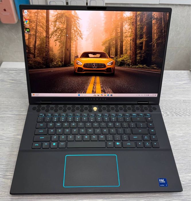 Alienware m16 R2 / QHD+ 240 Hz / Ultra 7 155 / RTX 4070 / 16 / 1 TB