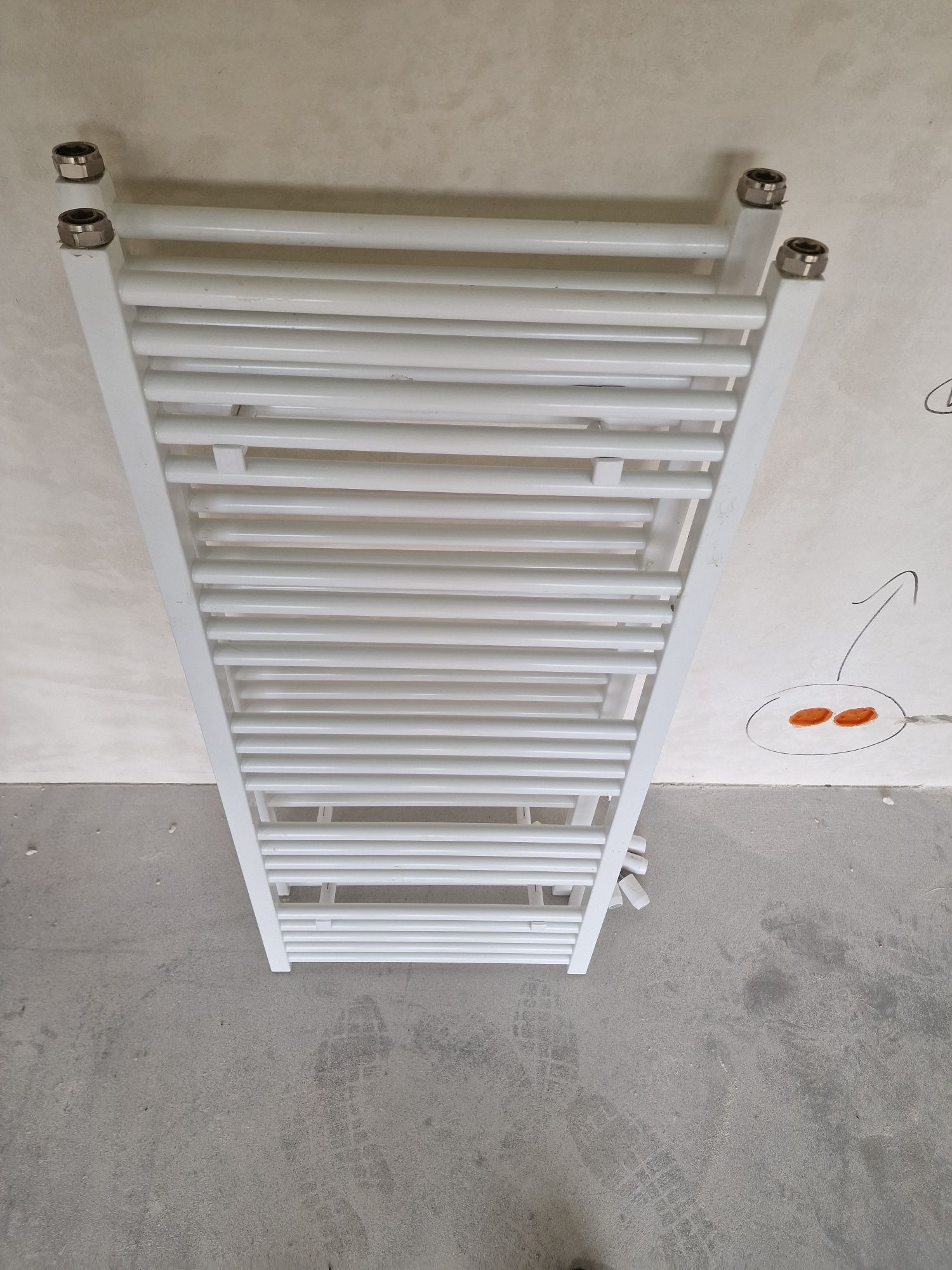 Grzejnik łazienkowy Trinnity FIDO 1133x500 (moc 500W) biały