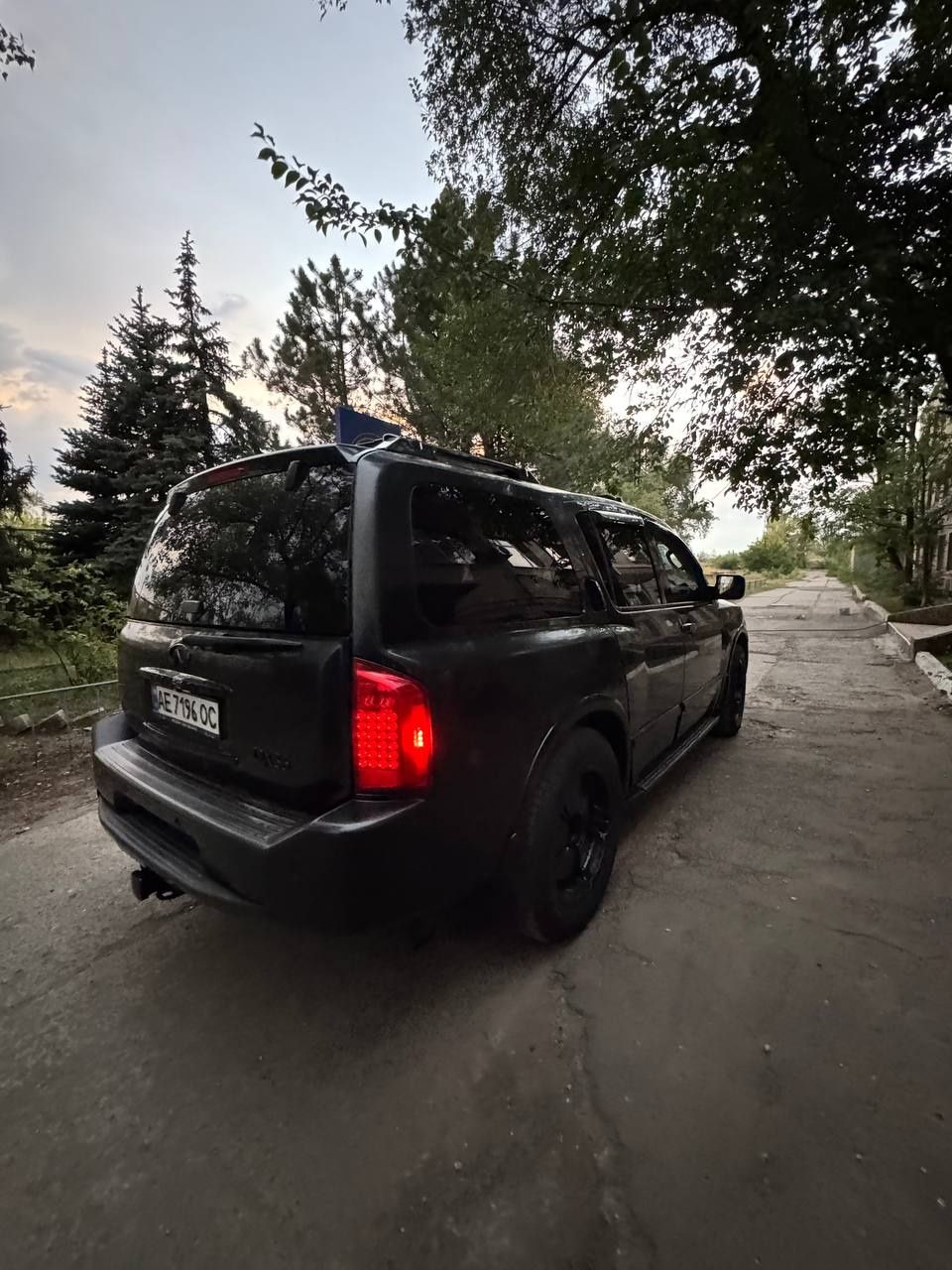 Продам машину infiniti QX56