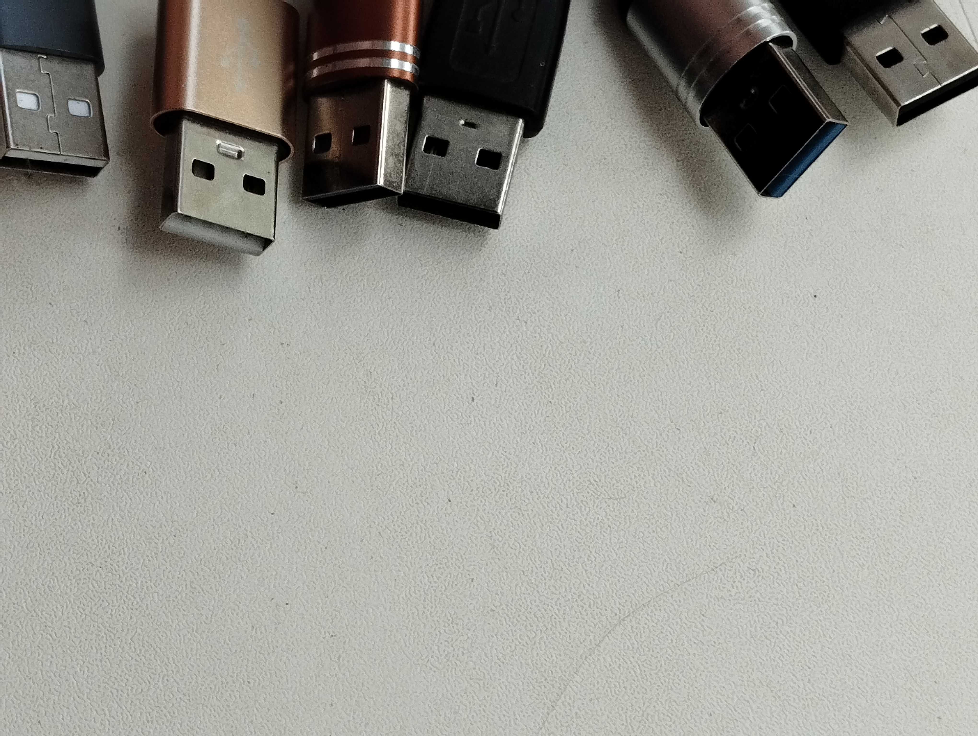 USB шнури б/в, в нормальному робочому стані, ціна 90 грн. за всі 6 шт.