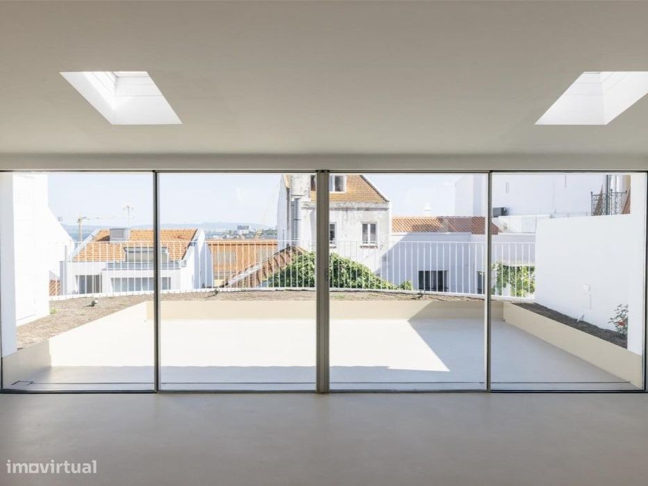 Na Lapa Moradia a estrear, com jardim e garagem