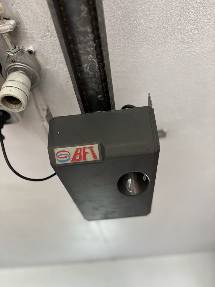 Portão de Garagem Basculante com Motor Automático BFT