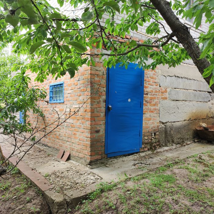 Продам будинок з земельною ділянкою