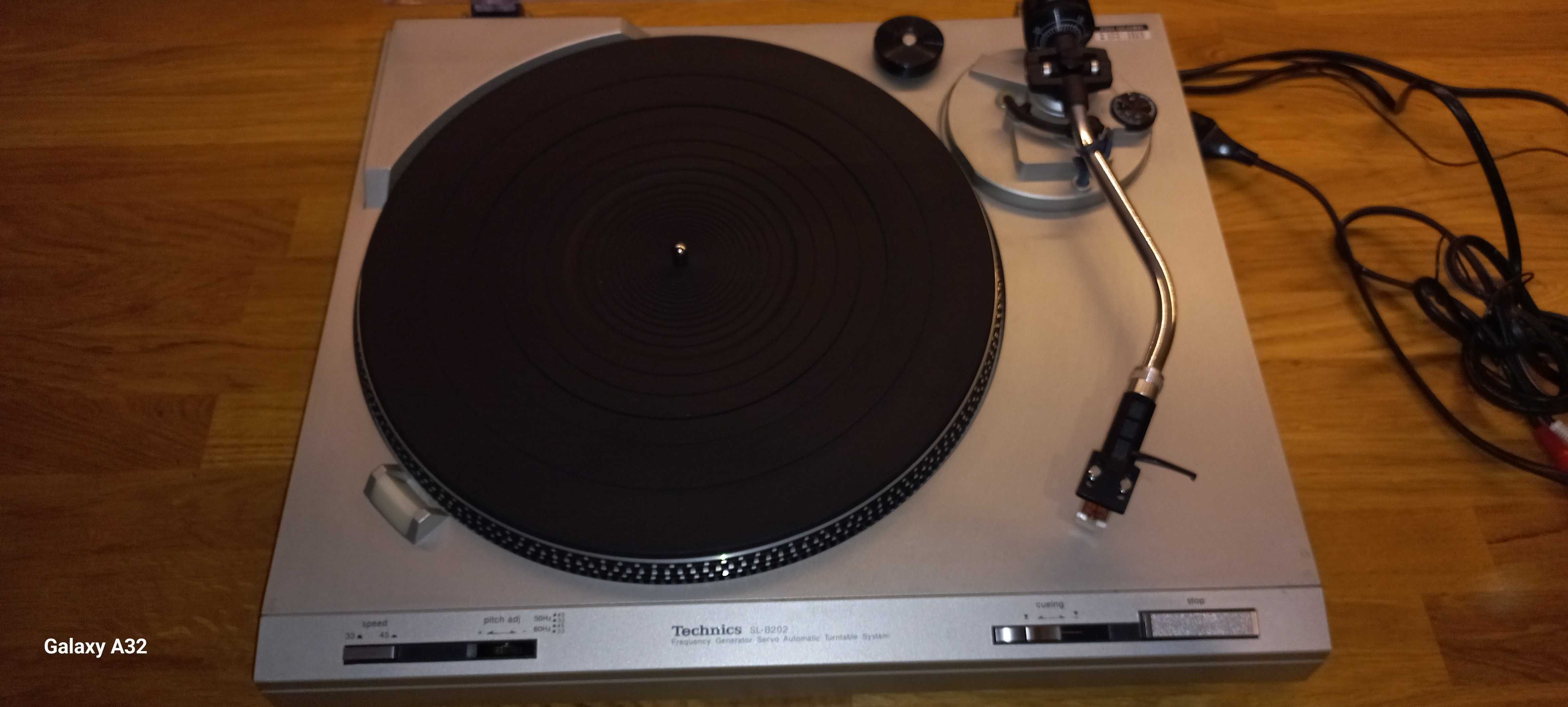 Gramofon TECHNICS SL-B202