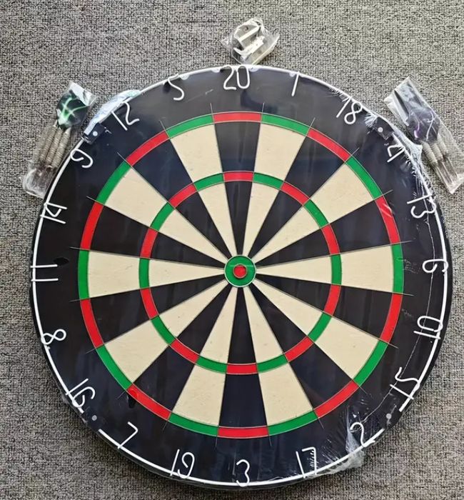Profesjonalna tarcza sizalowa do darta + 6 lotek i mocowanie