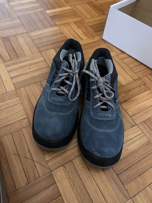 Sapatos de segurança tamanho 40, marca SKARPPA