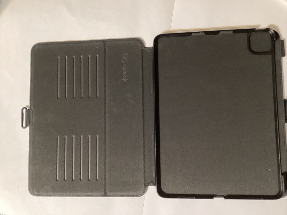 Etui Ipad 11’ Ipad Pro 11’ Speck nowe opis na zdjeciach.