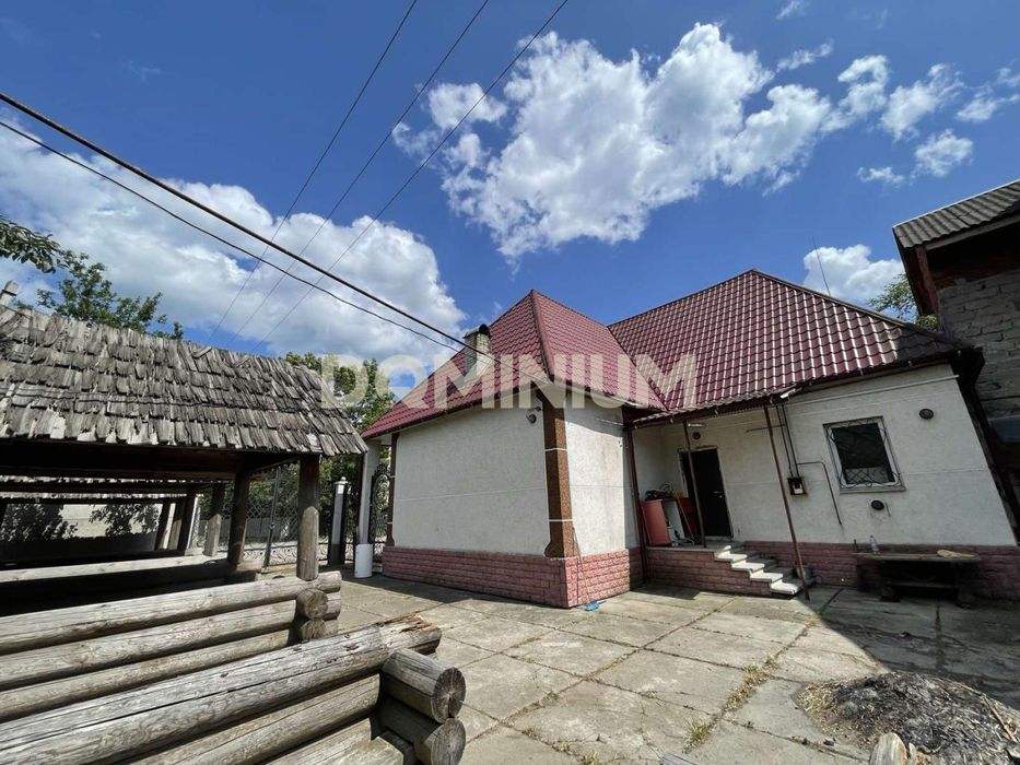 Продається комерція на центральній дорозі, в с. Іза